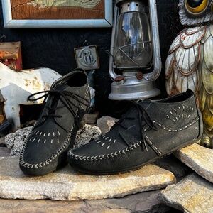 Hush puppies Moc-Toe Rubber Sole Moccasins